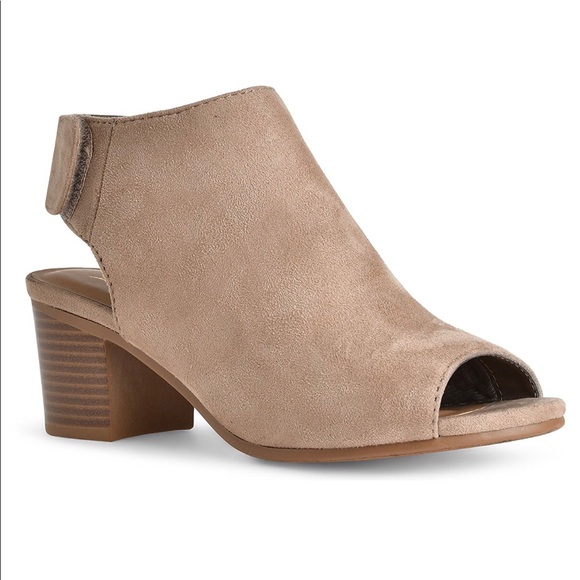 Shoes - 🆕Woman's peep toe Bootie NWT